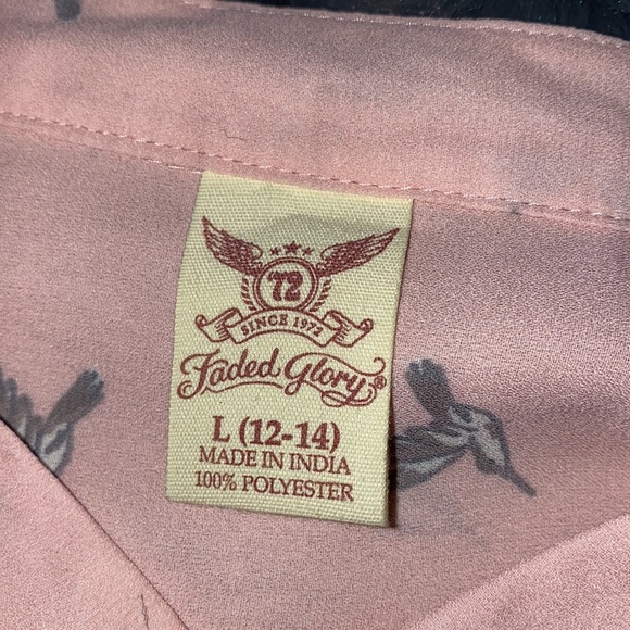 🔴Women’s Hummingbird Button Down Blouse 🕊 - Picture 3 of 4